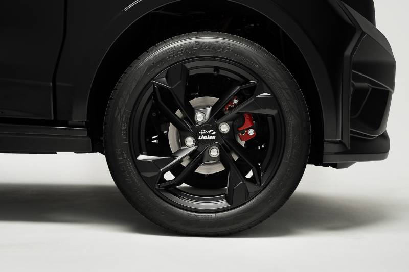 Ligier JS 50 Elite Thermique ou électrique : Un équipement hors norme