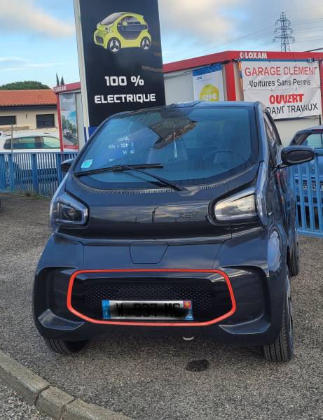 Une petite voiture électrique avec permis à perpignan