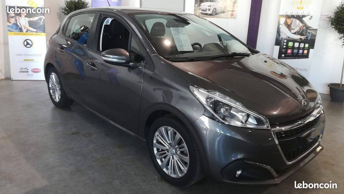 Peugeot 208 Signature Carplay+Rétro électrique+Clim dans les Alpes maritimes