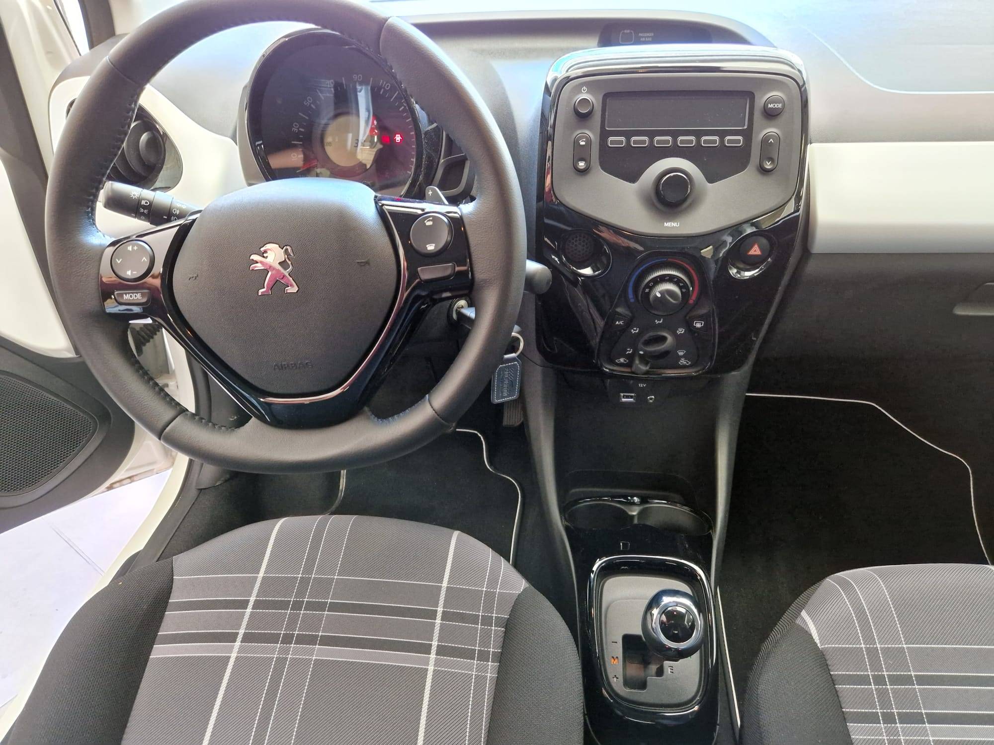 Peugeot 108 1.0 vti 68 style 5 PORTES BOITE AUTOMATIQUE à Nice