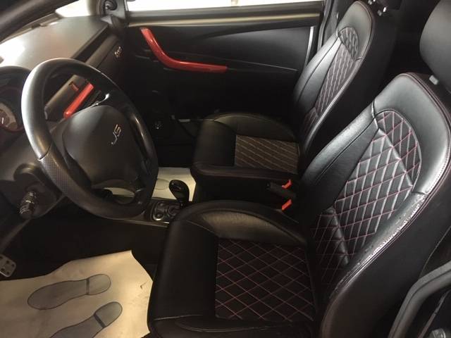 Intérieur sport voiture sans permis