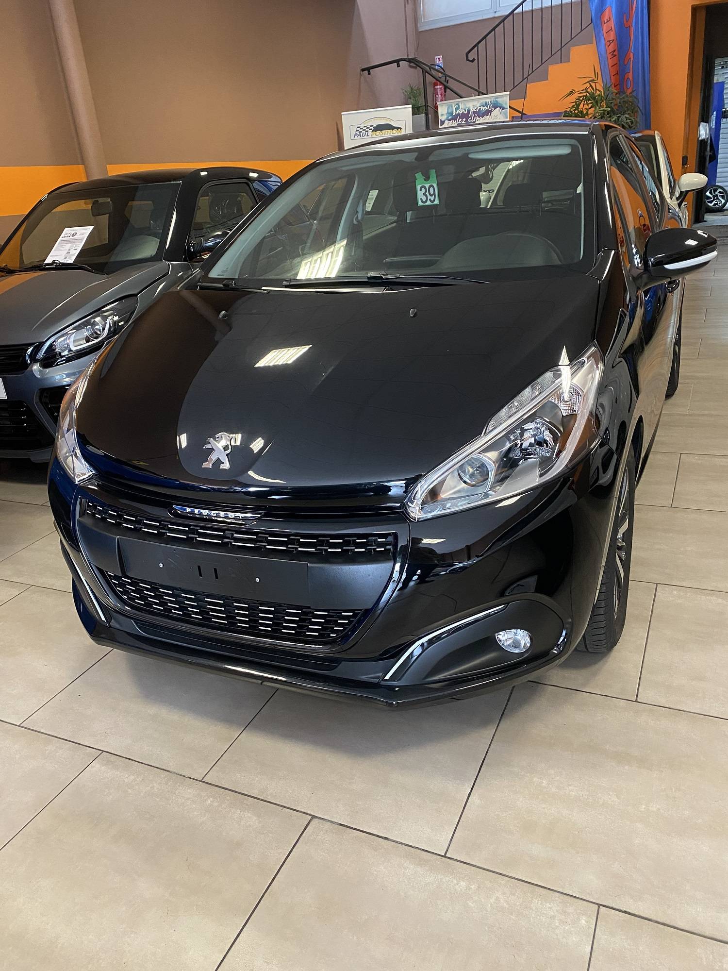 Peugeot 208 Suréquipée ! Dans les alpes maritimes , consultez nous