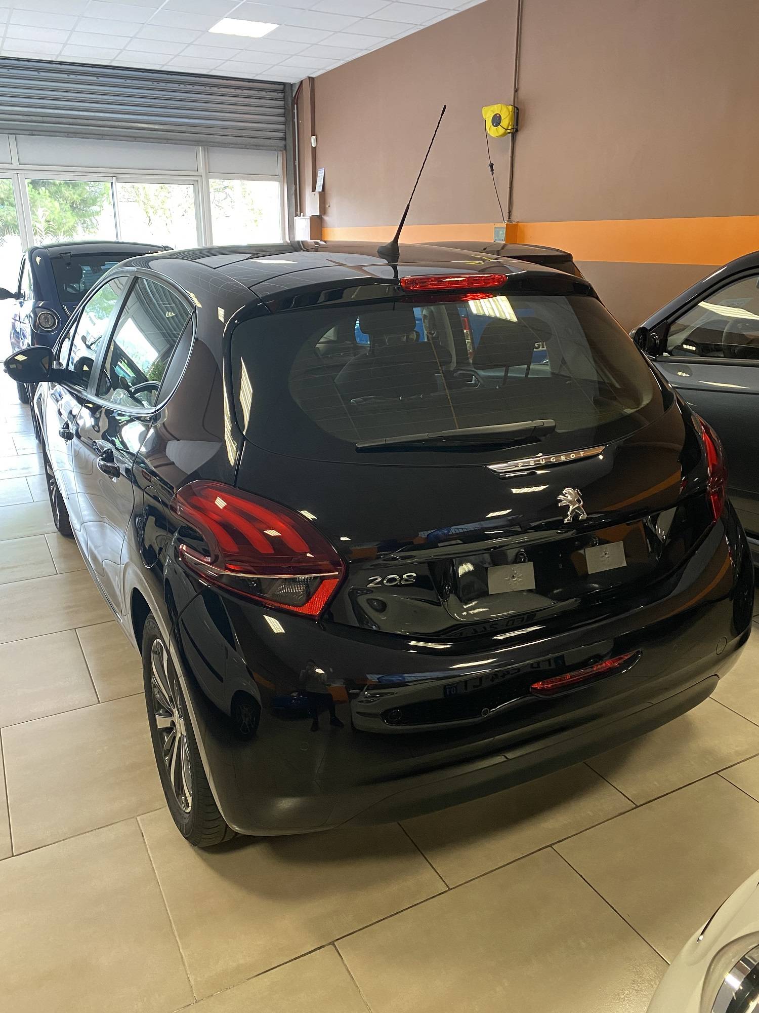 Peugeot 208 Suréquipée ! Dans les alpes maritimes , consultez nous