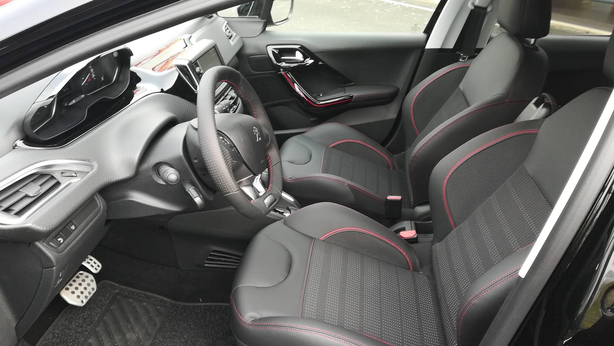 249€ par mois, Peugeot 208 1.2 PureTech 110 GT Line EAT6 citadine, 5 portes Alpes maritimes 06