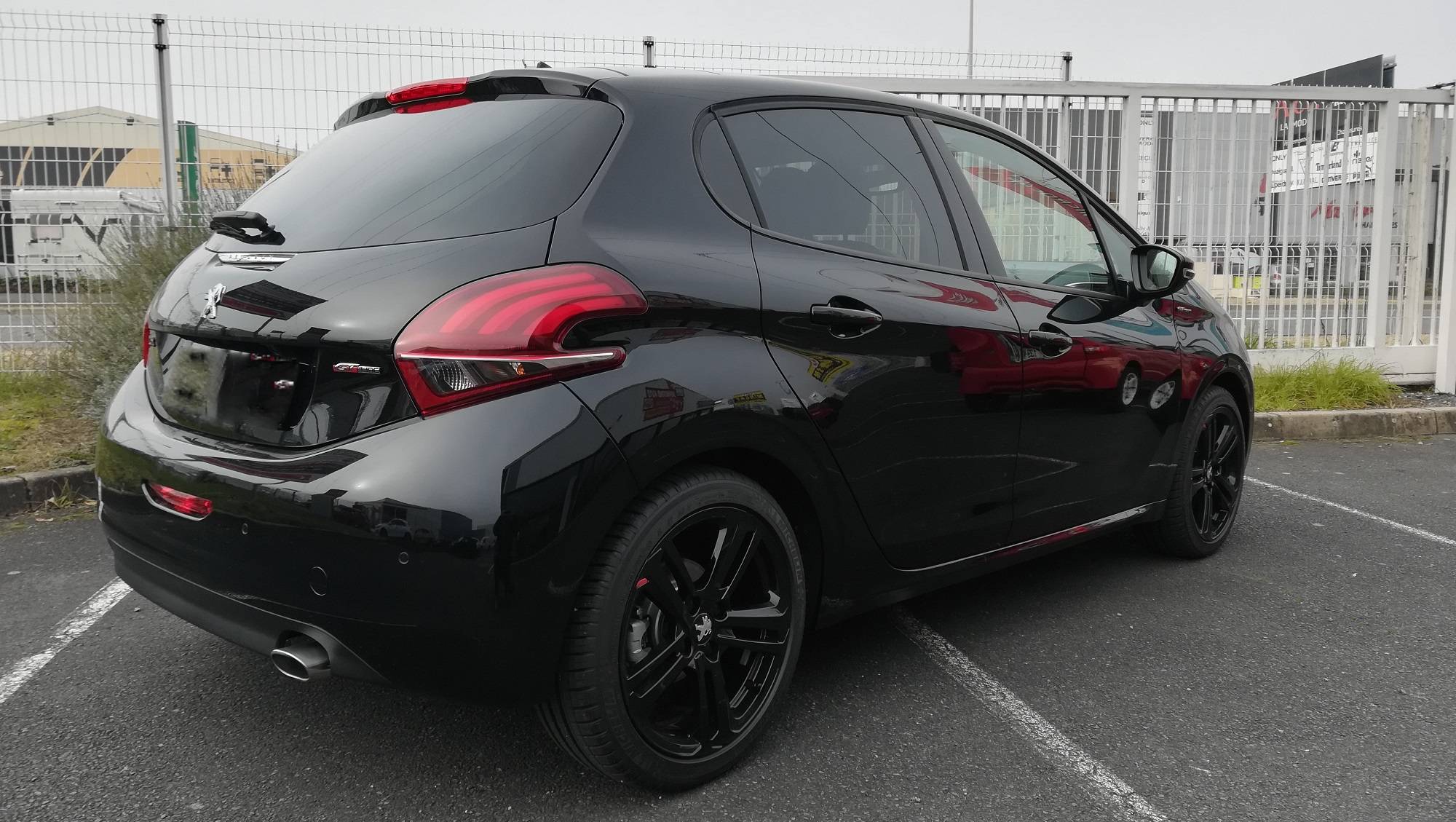 249€ par mois, Peugeot 208 1.2 PureTech 110 GT Line EAT6 citadine, 5 portes Alpes maritimes 06