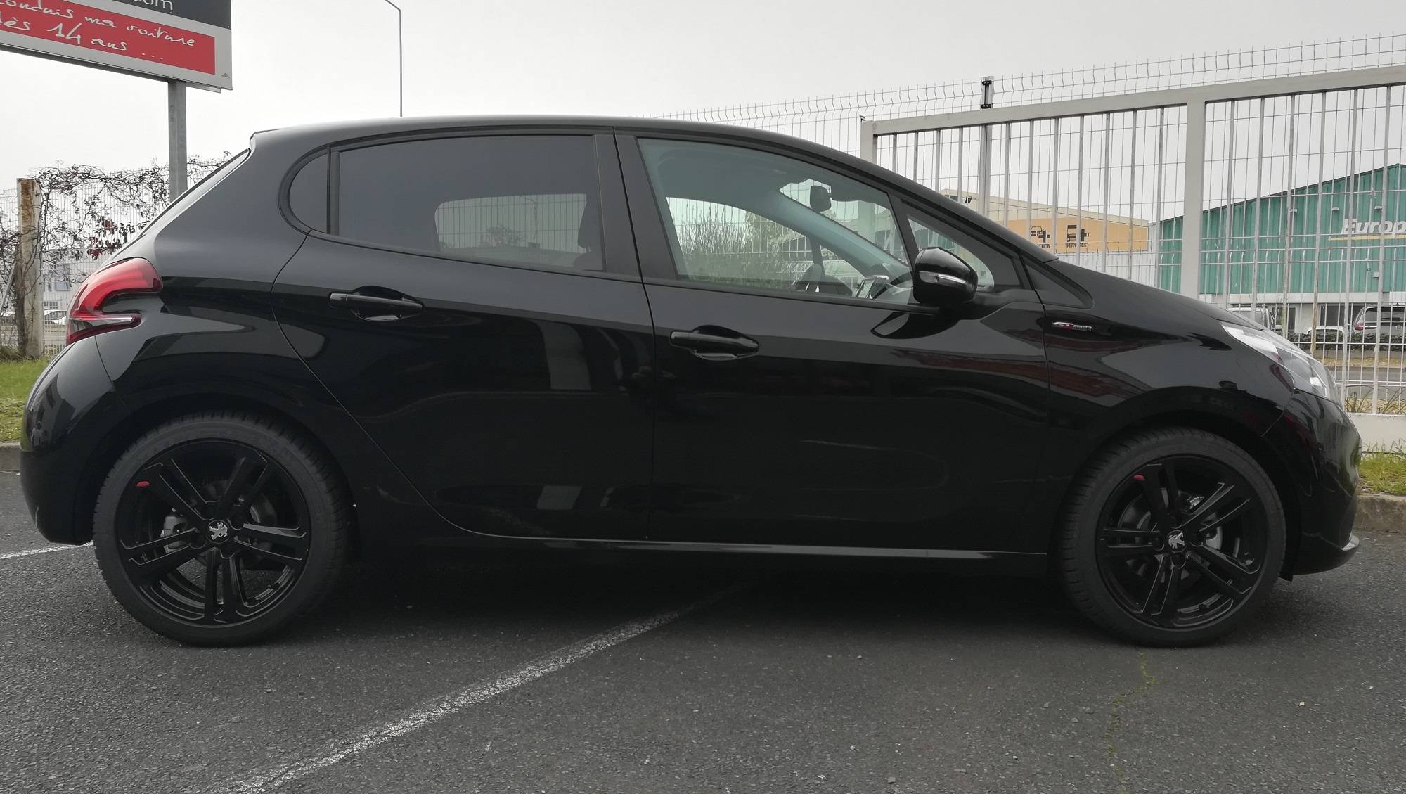 249€ par mois, Peugeot 208 1.2 PureTech 110 GT Line EAT6 citadine, 5 portes Alpes maritimes 06