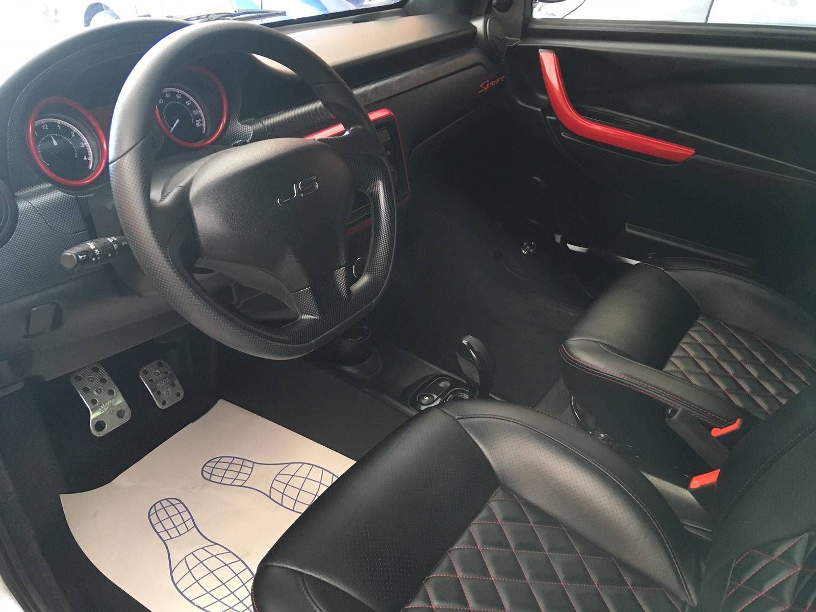 voiture sans permis js 50 intérieur