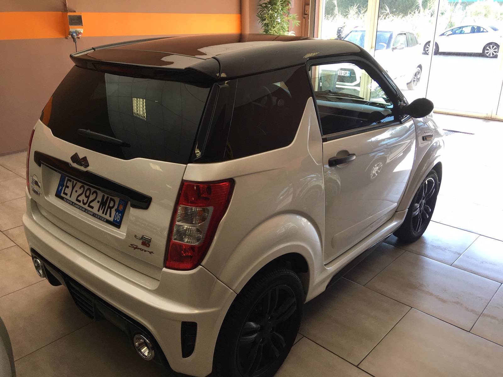 voiture sans permis js50 sport arrière