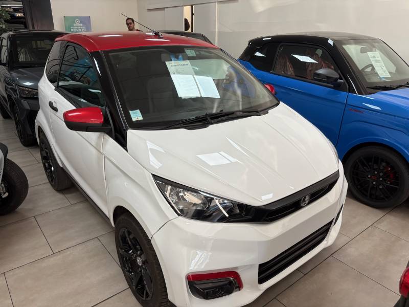 une aixam prete à partir dans les alpes maritimes