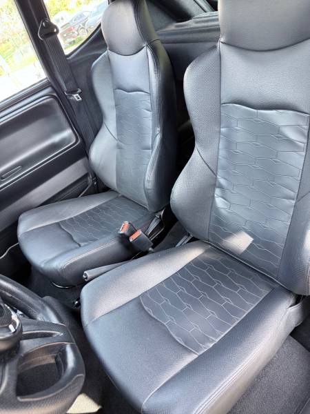 Chatenet CH 40 noire Métallisée Moteur Lombardini visible au Cannet