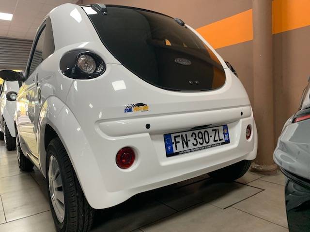 Voiture sans pemris dué initiale à Grasse