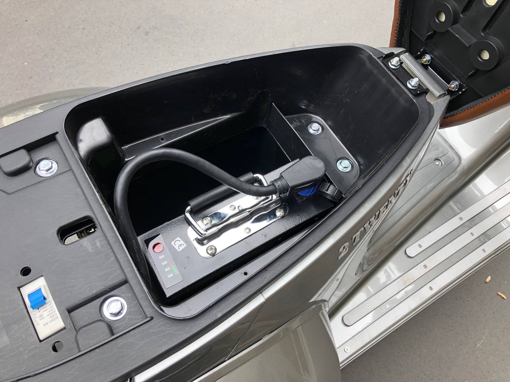 Scooter électrique  50 cm3