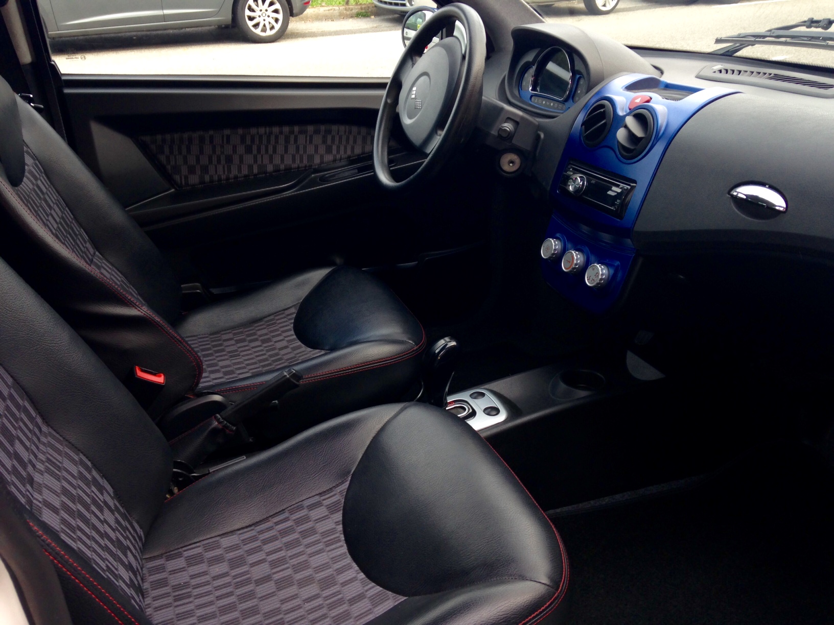 VOITURE SANS PERMIS LIGIER IXO STREET DCI