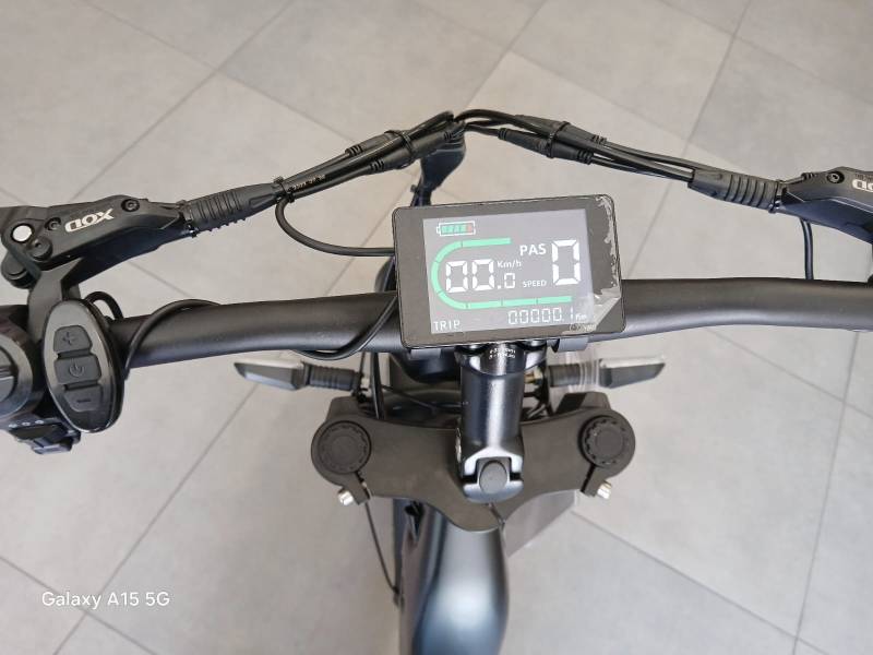 Trottinette F style unique à grandes roues et électrique à Nice