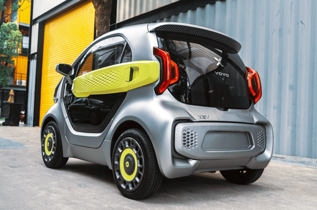 Louer une voiture électrique XEV Yoyo à Fréjus dans le Var