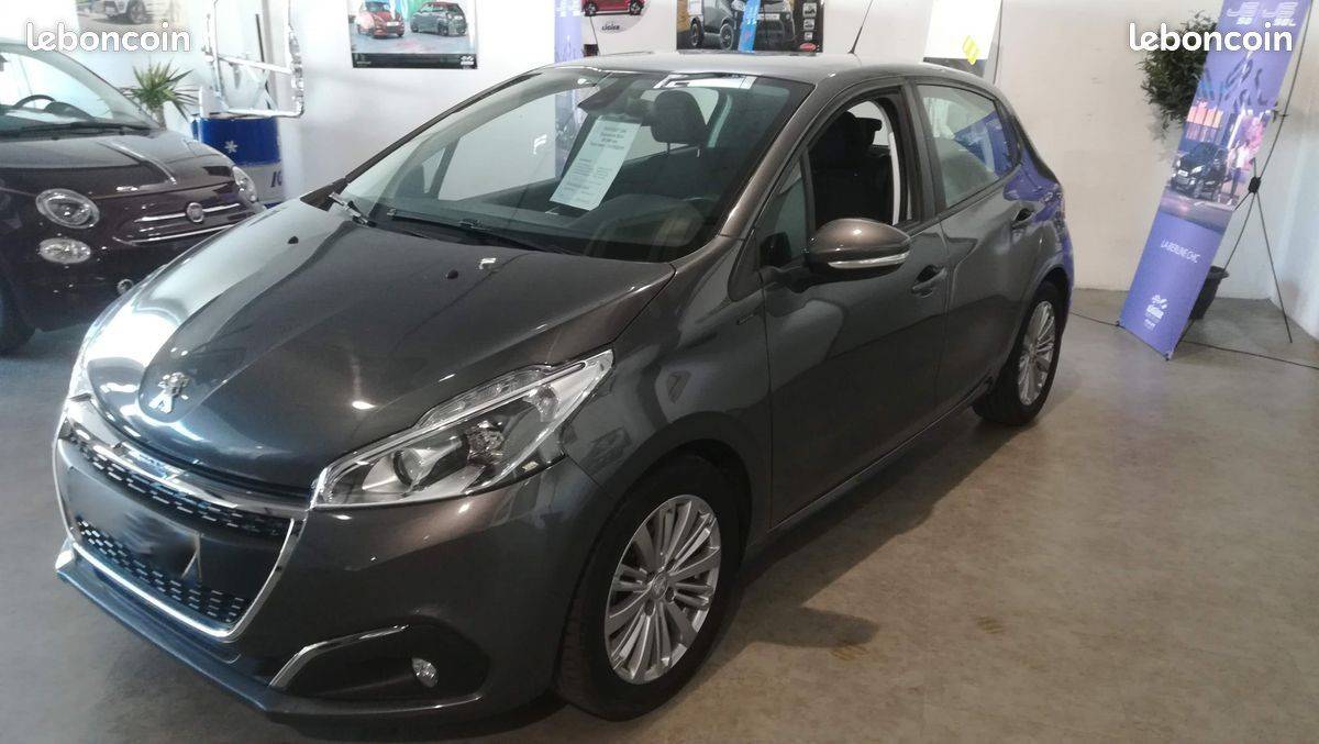 Peugeot 208 Signature Carplay+Rétro électrique+Clim dans les Alpes maritimes