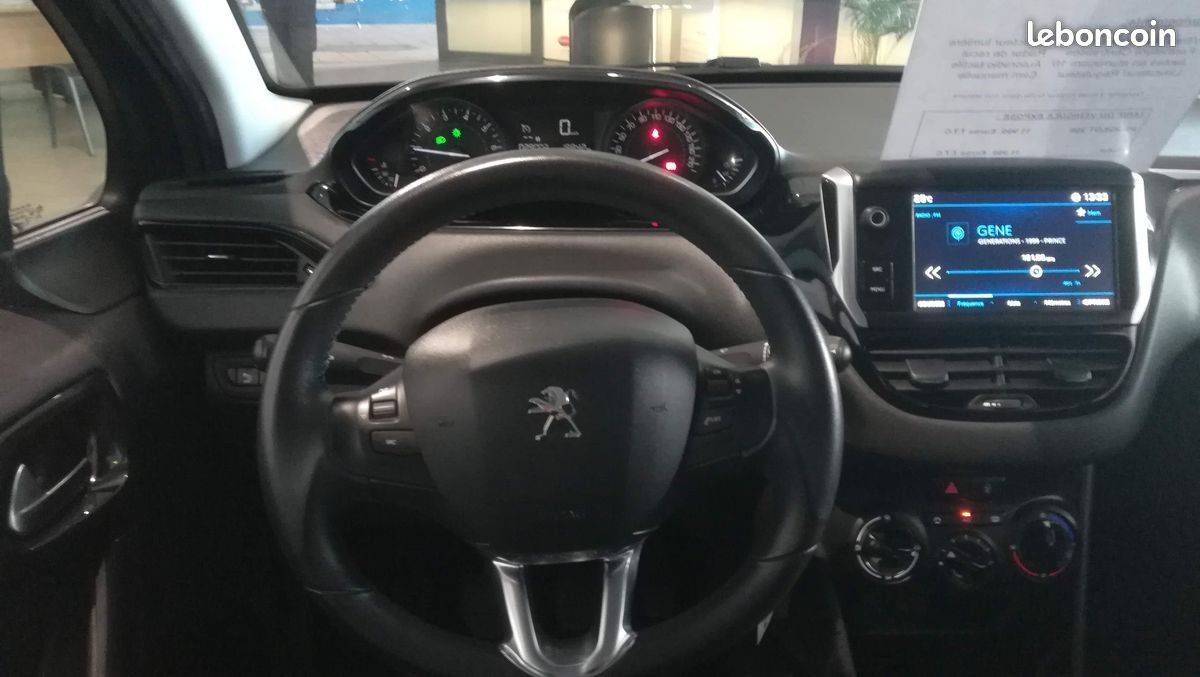 Peugeot 208 Signature Carplay+Rétro électrique+Clim dans les Alpes maritimes